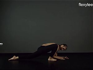 FlexyTeens - Zina displays nimble bare body